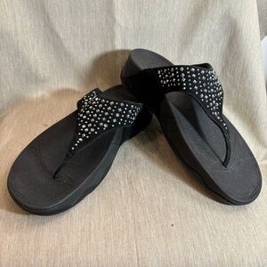 FITFLOP Sz 10 Novy Slip On Front Post Studded Comfort Sole Trendy Edgy Sandals